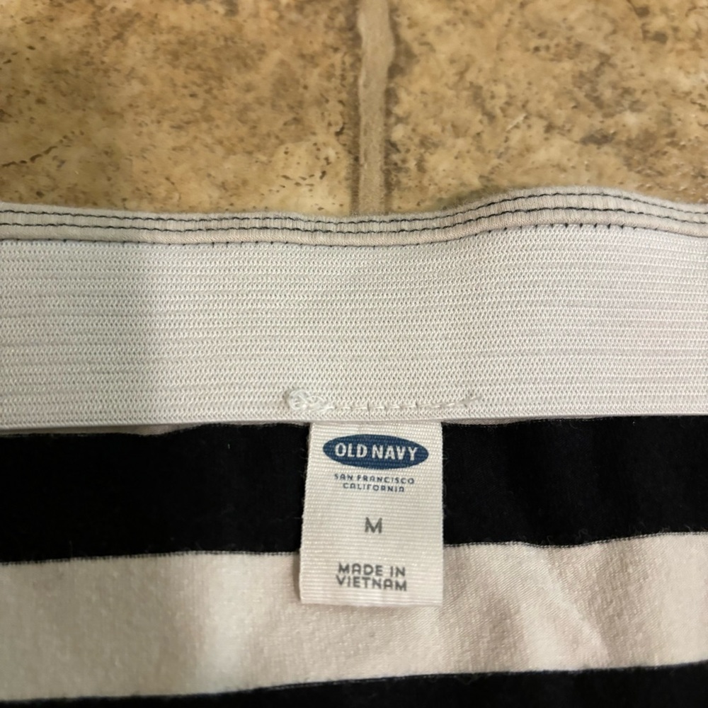 Old navy striped mini pencil skirt size M - Picture 2 of 2